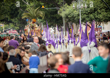 MALAGA, Spagna - 20 Marzo: tradizionali processioni della Settimana Santa per le strade su Marzo 20, 2016 a Malaga, Spagna. La Domenica delle Palme processione (Pollinica). Foto Stock