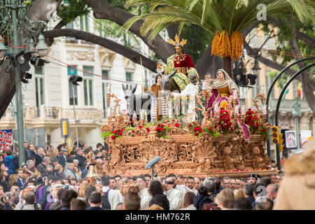 MALAGA, Spagna - 20 Marzo: tradizionali processioni della Settimana Santa per le strade su Marzo 20, 2016 a Malaga, Spagna. La Domenica delle Palme processione (Pollinica). Foto Stock