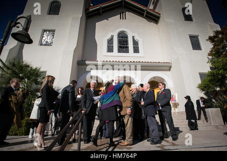 Zsa Zsa Gabor messo a riposare in intima Beverly Hills funerale al Buon Pastore chiesa cattolica con: Prinz Frederic von Anhalt, il Principe Frederic von Anhalt, principe von Anhalt, Prinz von Anhalt dove: Los Angeles, California, Stati Uniti quando: 30 Dic 2016 Credit: Frank Fastner/WENN.com Foto Stock