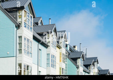 Moderna casa residenziale facciata contro il cielo blu, immobiliare di concetto Foto Stock