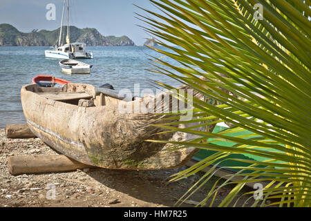 Piroga in spiaggia Taganga, Colombia Foto Stock