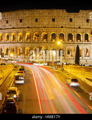 Colosseo vista notturna, Roma, Italia Foto Stock