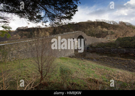 Clachan Bridge, Isle of Seil, Scozia. Vista pittoresca del Clachan ponte sopra il Clachan Suono. Foto Stock