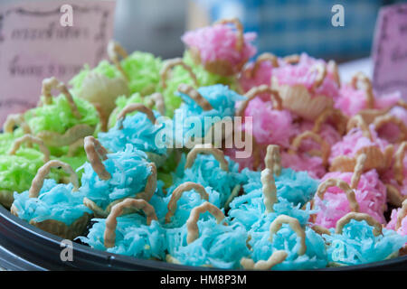 Tradizionale dessert Thai in forma di cestello Foto Stock