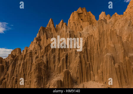 Pesantemente eroso Panaca Formazione, creando splendide guglie e scogliere di siltstone e mudstone, in cattedrale Gorge State Park, Nevada, STATI UNITI D'AMERICA Foto Stock