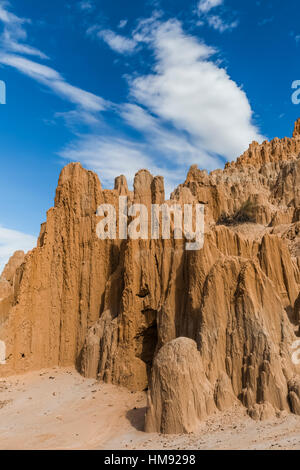 Pesantemente eroso Panaca Formazione, creando splendide guglie e scogliere di siltstone e mudstone, in cattedrale Gorge State Park, Nevada, STATI UNITI D'AMERICA Foto Stock