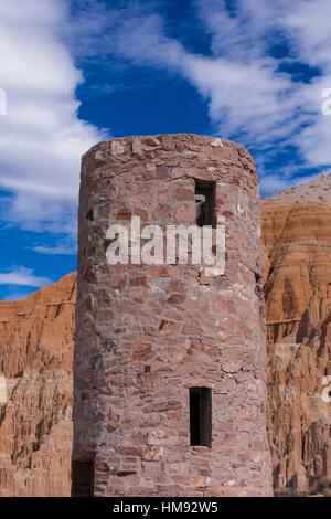 Acqua di pietra a torre costruito dalla conservazione civile Corps durante la Grande Depressione, Cattedrale Gorge State Park, Nevada, STATI UNITI D'AMERICA Foto Stock