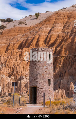 Acqua di pietra a torre costruito dalla conservazione civile Corps durante la Grande Depressione, Cattedrale Gorge State Park, Nevada, STATI UNITI D'AMERICA Foto Stock