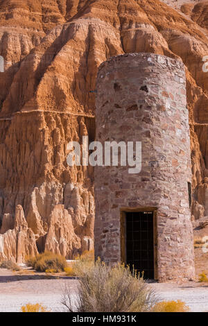 Acqua di pietra a torre costruito dalla conservazione civile Corps durante la Grande Depressione, Cattedrale Gorge State Park, Nevada, STATI UNITI D'AMERICA Foto Stock