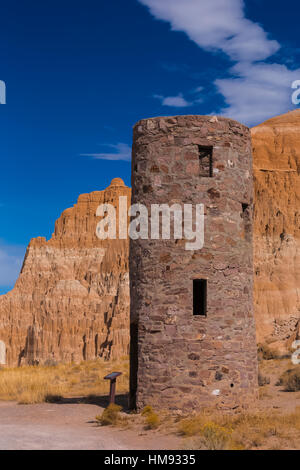 Acqua di pietra a torre costruito dalla conservazione civile Corps durante la Grande Depressione, Cattedrale Gorge State Park, Nevada, STATI UNITI D'AMERICA Foto Stock