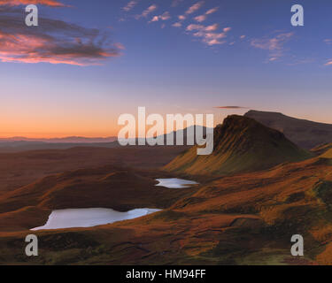 Guardando verso sud lungo la penisola di Trotternish a gancio, Isola di Skye, Scotland, Regno Unito Foto Stock