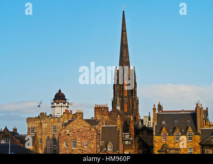 Vista verso il mozzo e Camera Obscura, Città Vecchia, Edimburgo, Lothian, Scozia, Regno Unito Foto Stock