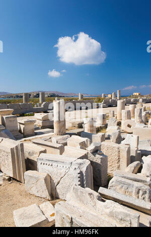 Resti archeologici nei pressi del porto, di Delos, Cicladi, Egeo meridionale, le isole greche, Grecia Foto Stock