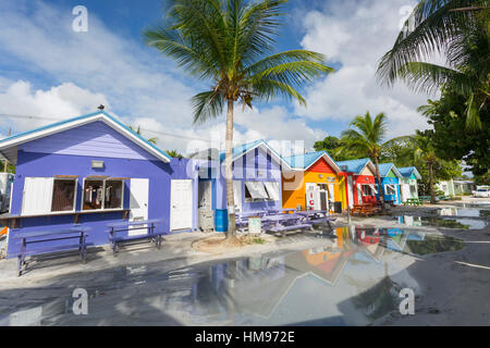 Fila di case Chattel, Oistins, Christ Church, Barbados, West Indies, dei Caraibi e America centrale Foto Stock