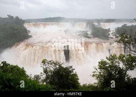 Cascate di Iguassù dal lato Brasiliano, Parco Nazionale di Iguazu, Brasile, Sud America Foto Stock