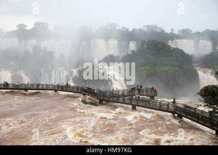 Cascate di Iguassù dal lato Brasiliano, Parco Nazionale di Iguazu, Brasile, Sud America Foto Stock