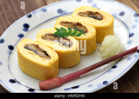 Umaki, giapponese anguilla frittata arrotolata, cucina giapponese Foto Stock