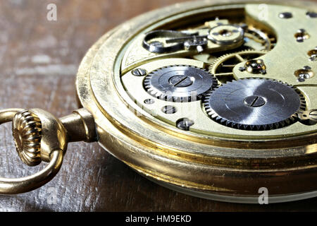 La precisione di un orologio di un antico Swiss 14k gold pocket watch Foto Stock