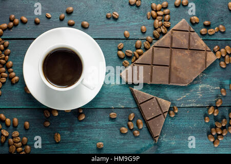 Conchiglie e ciottoli con business card per copyspace Foto Stock