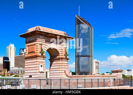 Vista del XIX secolo arco pedonale sul sud della battuta del vecchio ponte Victoria a Brisbane, Australia Foto Stock