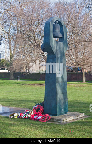 London Southwark la guerra sovietica Memorial in Geraldine Maria Harmsworth Park sul Holocaust Memorial Day Foto Stock