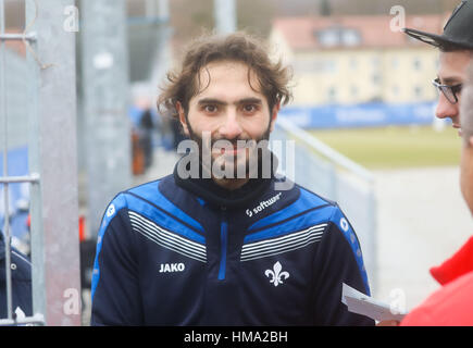 Darmstadt, Germania. Il 1° febbraio 2017. Il nuovo giocatore di SV Darmstadt 98 Hamit Altintop durante una sessione di formazione della Bundesliga tedesca team a Darmstadt, Germania, 1 febbraio 2017. Foto: Frank Rumpenhorst/dpa/Alamy Live News Foto Stock