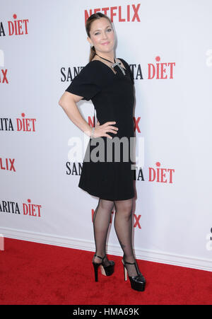 Hollywood, CA, Stati Uniti d'America. Il 1° febbraio 2017. 01 Febbraio 2017 - Hollywood, California - Drew Barrymore. Premiere di Netflix '"Santa Clarita dieta" tenutosi a ArcLight Cinema Glossari Affini Dome. Photo credit: Birdie Thompson/AdMedia Credito: Birdie Thompson/AdMedia/ZUMA filo/Alamy Live News Foto Stock