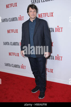 Hollywood, CA, Stati Uniti d'America. Il 1° febbraio 2017. 01 Febbraio 2017 - Hollywood, California - Nathan Fillion. Premiere di Netflix '"Santa Clarita dieta" tenutosi a ArcLight Cinema Glossari Affini Dome. Photo credit: Birdie Thompson/AdMedia Credito: Birdie Thompson/AdMedia/ZUMA filo/Alamy Live News Foto Stock