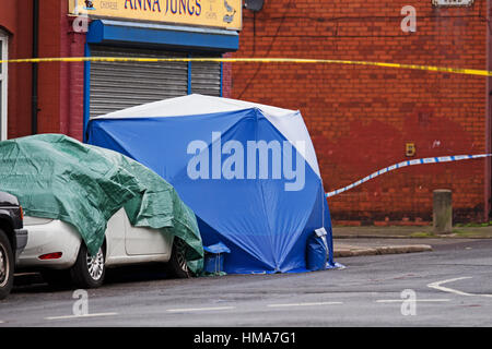 Liverpool, Regno Unito. 2 febbraio 2017. Omicidio scena dopo 26 anni di vecchio uomo è stato ucciso nella zona Wavertree di Liverpool. Credito: Ken Biggs/Alamy Live News Foto Stock