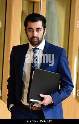 Edimburgo, Scozia, Regno Unito. 2° febbraio 2017. Scottish Ministro dei trasporti Humza Yousaf sul modo di Primo Ministro di domande al parlamento scozzese, precedendo la fase cruciale 1 dibattito di bilancio più tardi nel giorno, Credito: Ken Jack/Alamy Live News Foto Stock