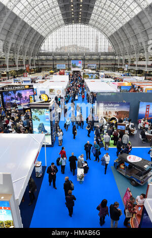 Londra, Regno Unito. 2° febbraio 2017. Vista aerea del sta a destinazioni: holiday & travel show si svolge in Olympia, 2 - 5 febbraio, che riunisce i principali tour operator, espositori e più per fornire ai visitatori con ispirazione per viaggiare verso nuove destinazioni. Credito: Stephen Chung/Alamy Live News Foto Stock