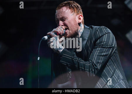 Milano, Italia. 02Feb, 2017. L'inglese hardcore punk band Frank Carter e il Rattlesnakesperforms live at Fabrique apertura della mostra di Biffy Clyro Credito: Rodolfo Sassano/Alamy Live News Foto Stock