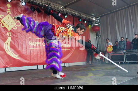 ROTTERDAM, OLANDA - 28 gennaio 2016: Kung fu di dimostrazione di apertura durante la celebrazione del capodanno cinese di Rotterdam il 28 gennaio 2017, questo evento Foto Stock