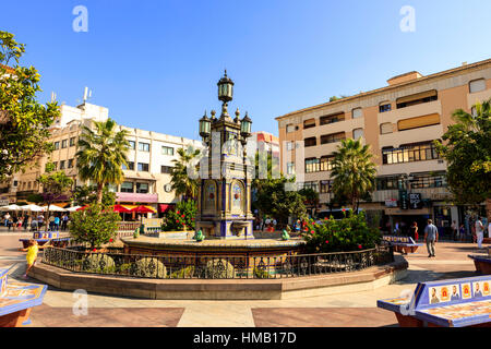Historic Plaza Alta (High Square) nella vecchia città di Algeciras, Spagna. Si tratta di uno dei principali centri di attività nella città. Foto Stock