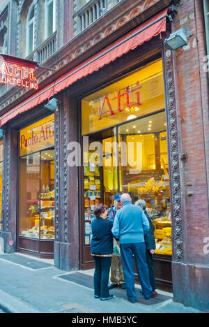 Paolo Atti, fruttivendolo, via Caprarie, Bologna, Emilia Romagna, Italia Foto Stock