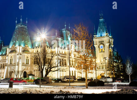 Il Palazzo della Cultura di notte di Iasi, Romania Foto Stock