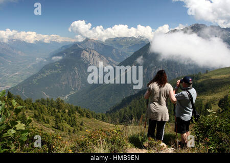 Escursionismo nelle Alpi Svizzere Foto Stock