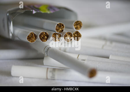 Concetto di immagine per quanto riguarda i pericoli del fumo di sigarette Foto Stock