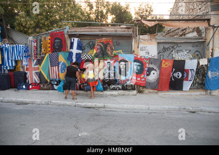 Negozio bandiera nelle strade di Atene, Grecia Foto Stock