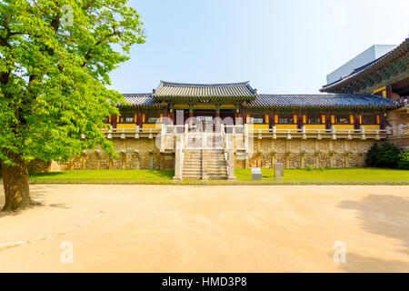 Yeonhwagyo, fiore di loto e Ponte Chilbogyo, sette tesori Bridge conducono alla porta Jahamun in Bulguksa Tempio di Gyeongju Foto Stock