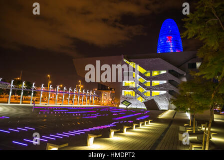 Progettazione edilizia Hub Barcellona, da farine di carne e di ossa architetti. La Torre Agbar, da Jean Nouvel. Glorie distretto. Barcellona. Spagna. Foto Stock