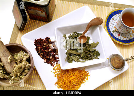 Yarrow, calendula, ortica e frutta tè, tipo di tè Foto Stock