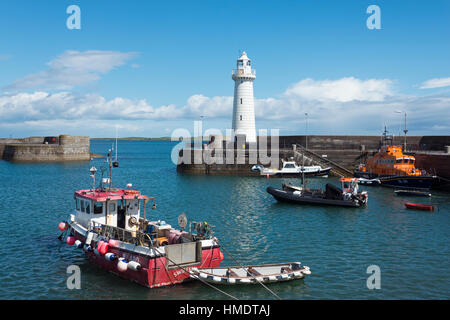 Faro e porto, Donaghadee, County Down, Irlanda del Nord, Regno Unito Foto Stock