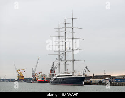 ROTTERDAM, OLANDA - 28 GENNAIO 2016:La privata più grande nave a vela nel mondo è di 106 metri di lunghezza di Rotterdam il 28 gennaio 2017, il proprietario è st Foto Stock