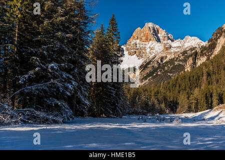 Vista invernale della Croda Rossa d'Ampezzo o Hohe Gaisl mountain, Dolomiti, Alto Adige - Alto Adige, Italia Foto Stock