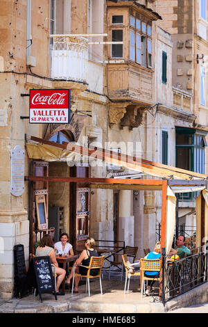 Cafe in St Pauls, Valletta città vecchia, Malta Foto Stock