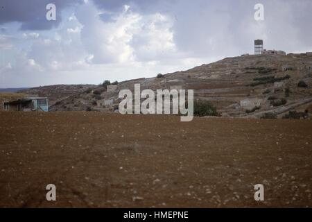 Vista del paesaggio delle case e delle strutture sulla collina a Hebron, Israele, novembre 1967. Foto Stock