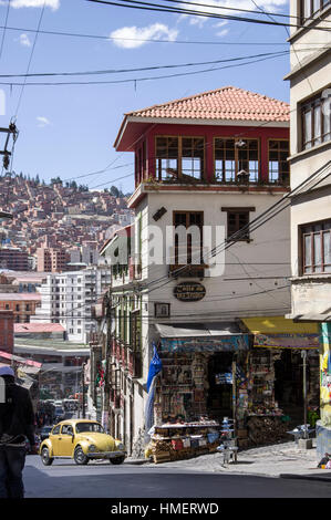 Mercato delle streghe, Calle de las Brujas, a La Paz, in Bolivia, dove i professionisti della medicina tradizionale velo la loro mercanzia Foto Stock