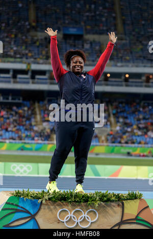 Rio de Janeiro, Brasile. Il 13 agosto 2016. Michelle Carter (USA) medaglia d'oro nel femminile colpo messo a 2016 Olimpiadi estive. ©Paul J. S Foto Stock