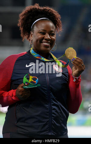 Rio de Janeiro, Brasile. Il 13 agosto 2016. Michelle Carter (USA) medaglia d'oro nel femminile colpo messo a 2016 Olimpiadi estive. ©Paul J. S Foto Stock